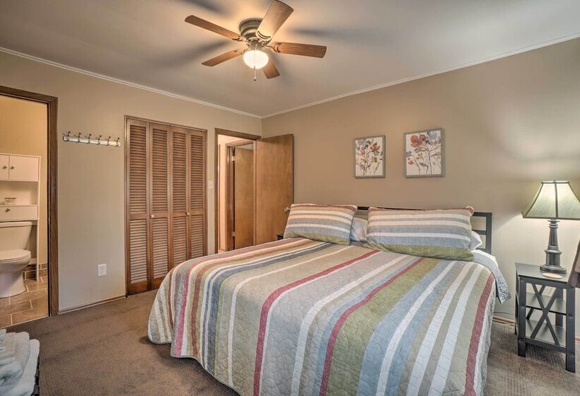 Shell Knob Home W/ Fire Pit, Near Table Rock Lake!