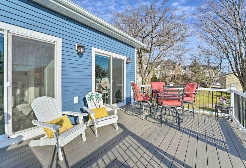 Sleek Ludington Haven < 1 Mi To Lake Michigan