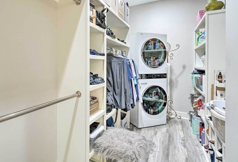 Sleek Ludington Haven < 1 Mi To Lake Michigan