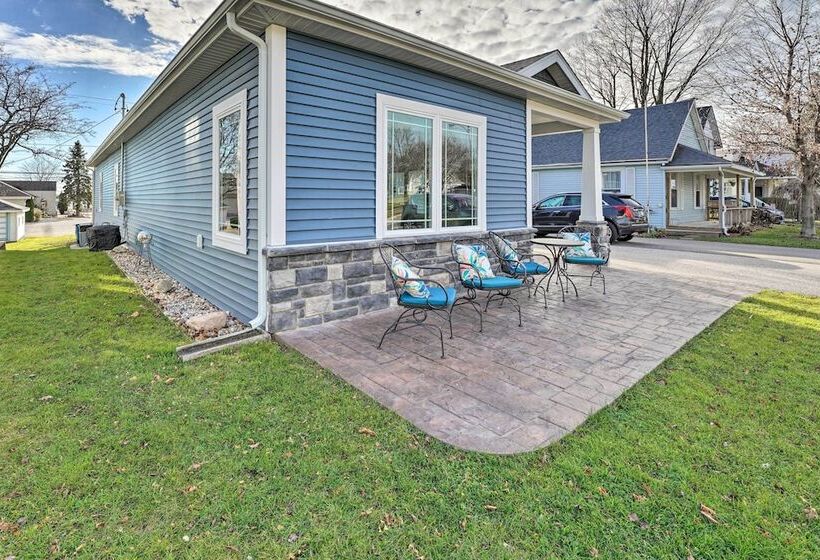 Sleek Ludington Haven < 1 Mi To Lake Michigan