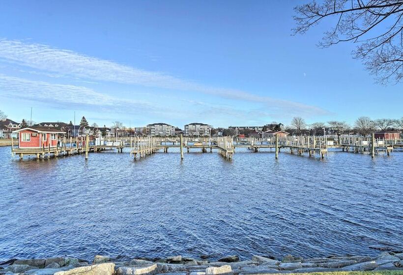 Sleek Ludington Haven < 1 Mi To Lake Michigan