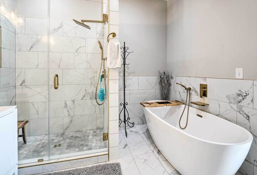 Sleek Ludington Haven < 1 Mi To Lake Michigan