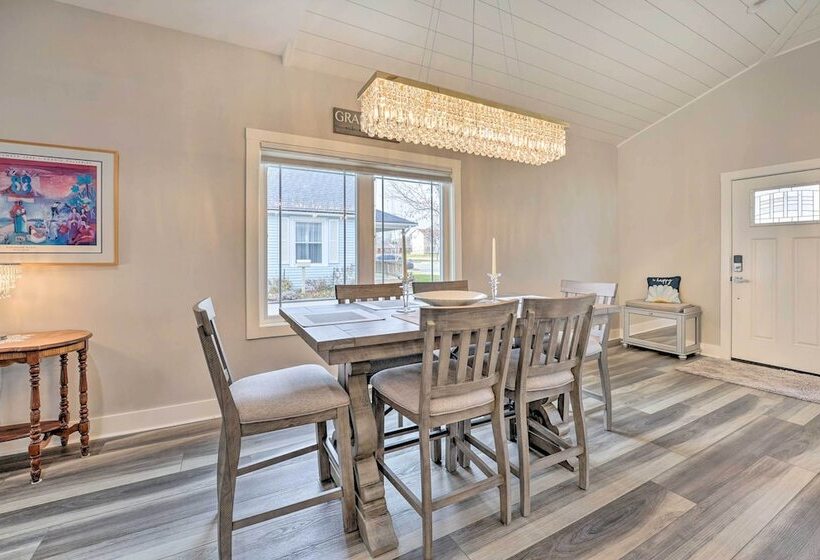 Sleek Ludington Haven < 1 Mi To Lake Michigan