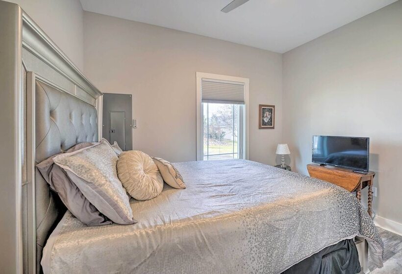 Sleek Ludington Haven < 1 Mi To Lake Michigan