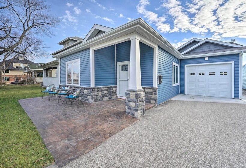 Sleek Ludington Haven < 1 Mi To Lake Michigan