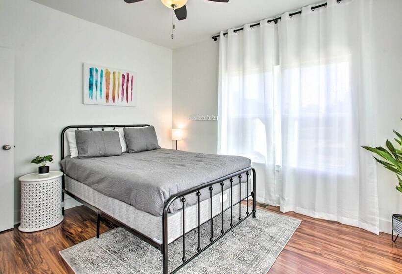 Waveland Abode W/ Patio, Walk To Beach!