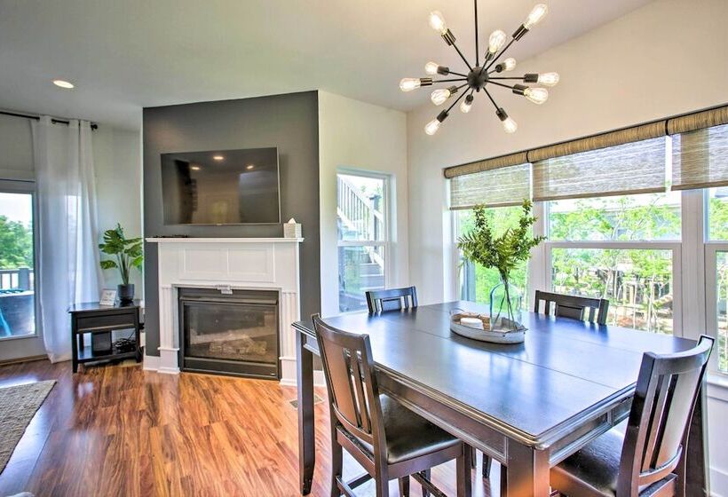 Waveland Abode W/ Patio, Walk To Beach!