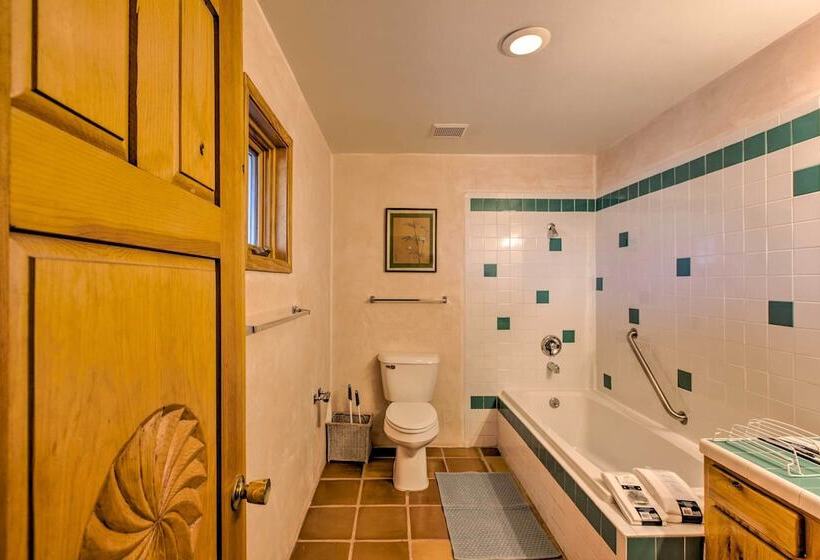 Southwest Home W/ 360 Degree Mtn View, Ski Nearby!