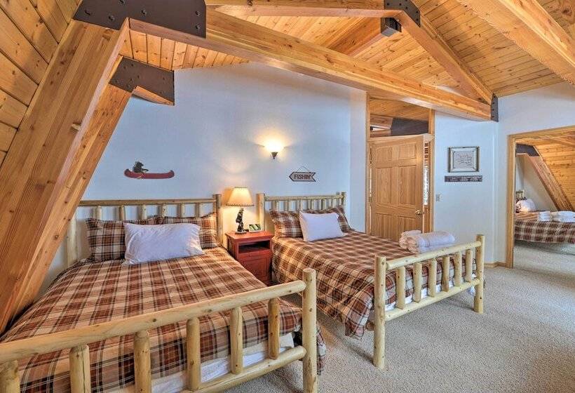 Wild Huckleberry Alpine Cabin: Fireplace & Deck!