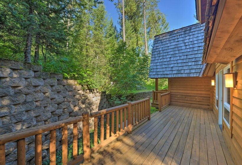 Wild Huckleberry Alpine Cabin: Fireplace & Deck!