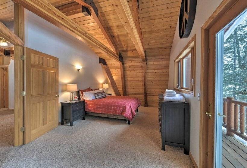 Wild Huckleberry Alpine Cabin: Fireplace & Deck!