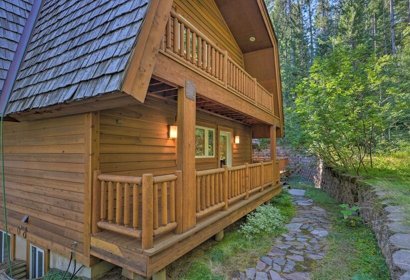 Wild Huckleberry Alpine Cabin: Fireplace & Deck!