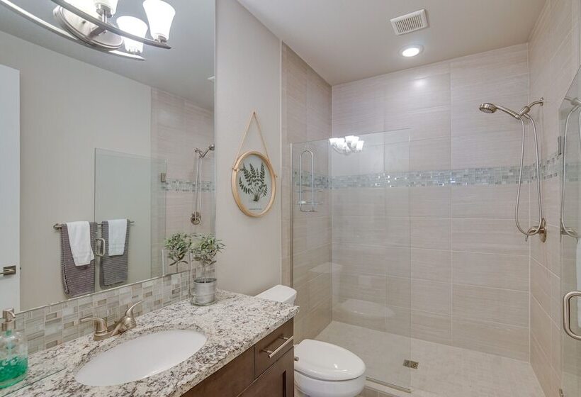 Spacious Carnation Home W/ Grill & Large Yard