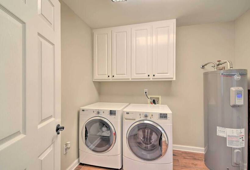 Peaceful Fairhope Cottage W/ Covered Patio!