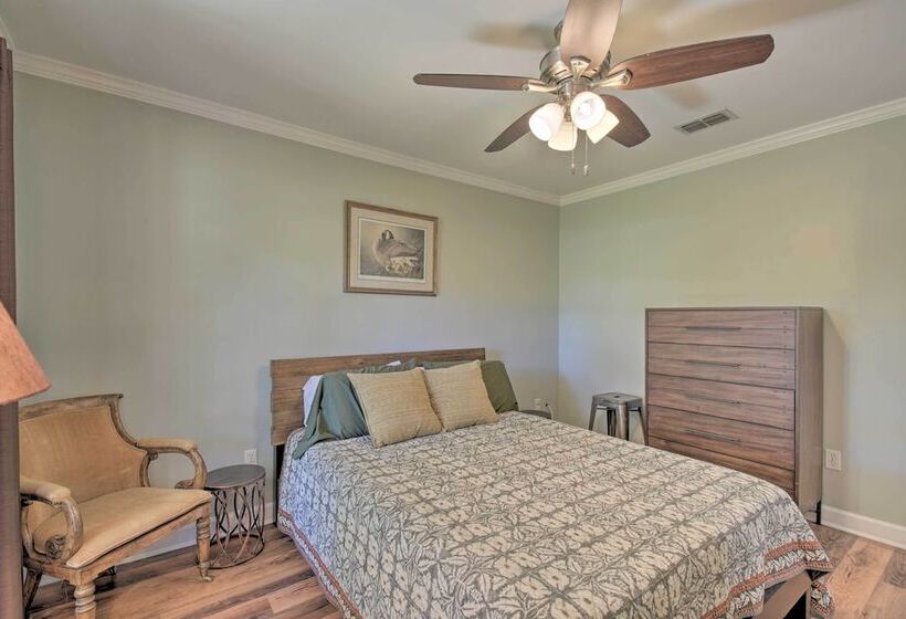 Peaceful Fairhope Cottage W/ Covered Patio!