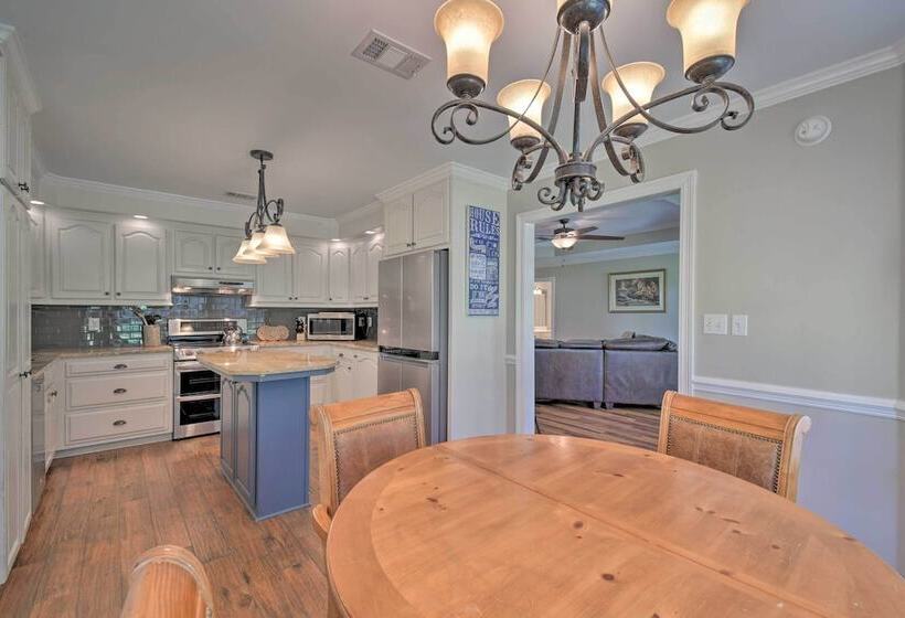 Peaceful Fairhope Cottage W/ Covered Patio!