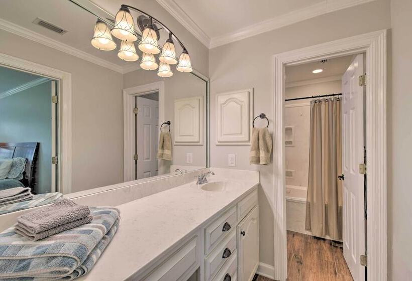 Peaceful Fairhope Cottage W/ Covered Patio!