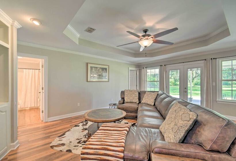 Peaceful Fairhope Cottage W/ Covered Patio!