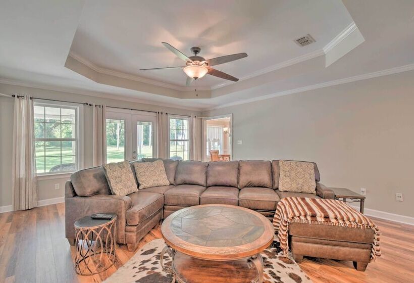 Peaceful Fairhope Cottage W/ Covered Patio!