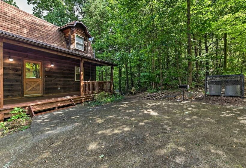 Spacious Gatlinburg Cabin W/ Private Hot Tub!