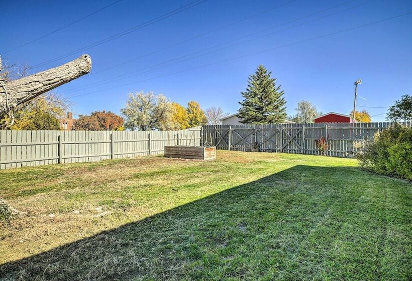 Spacious Glendo House   1 Mi To State Park!