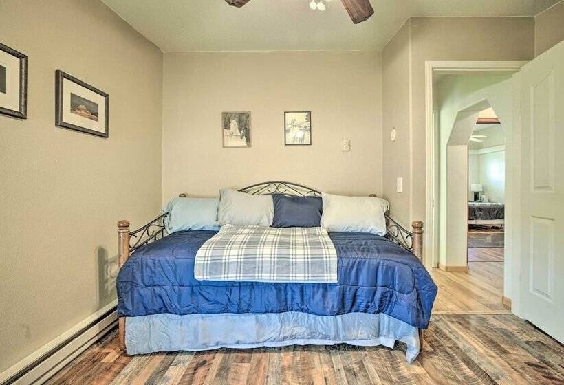 Spacious Glendo House   1 Mi To State Park!