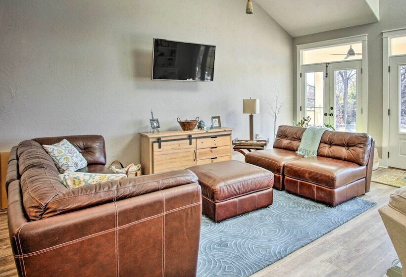 Spacious Kingston Home On Lake Texoma!