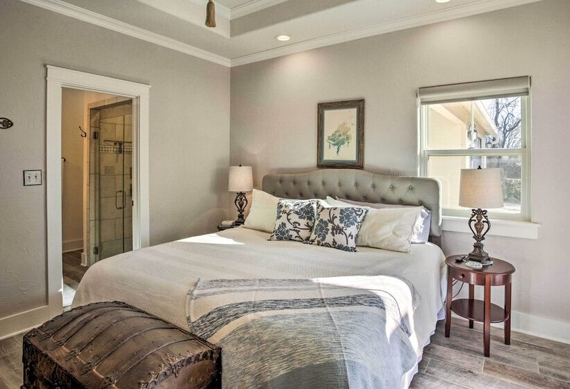 Spacious Kingston Home On Lake Texoma!