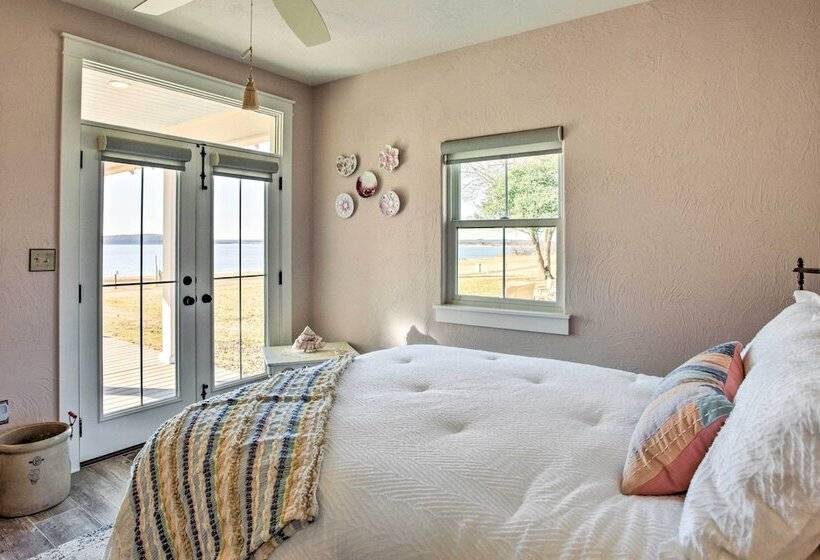 Spacious Kingston Home On Lake Texoma!