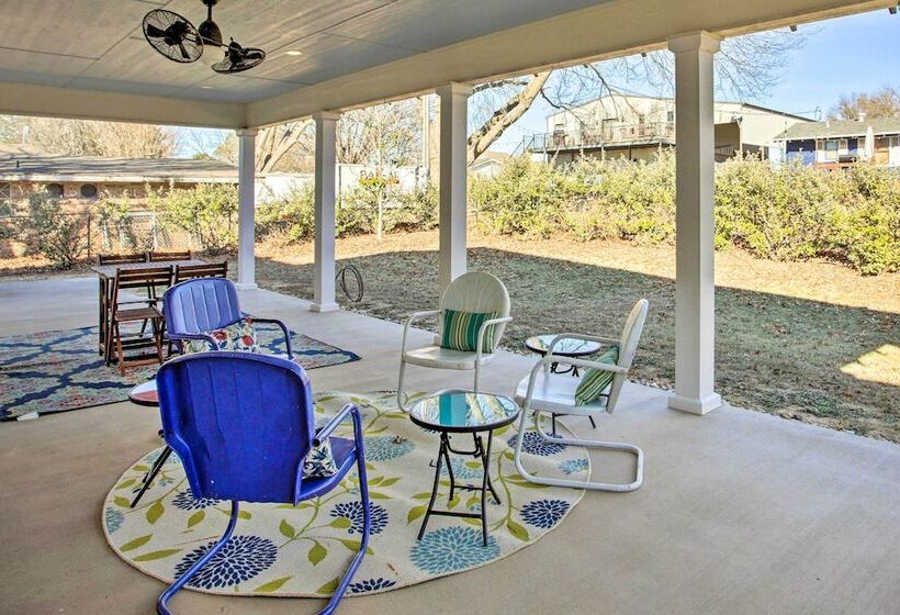 Spacious Kingston Home On Lake Texoma!
