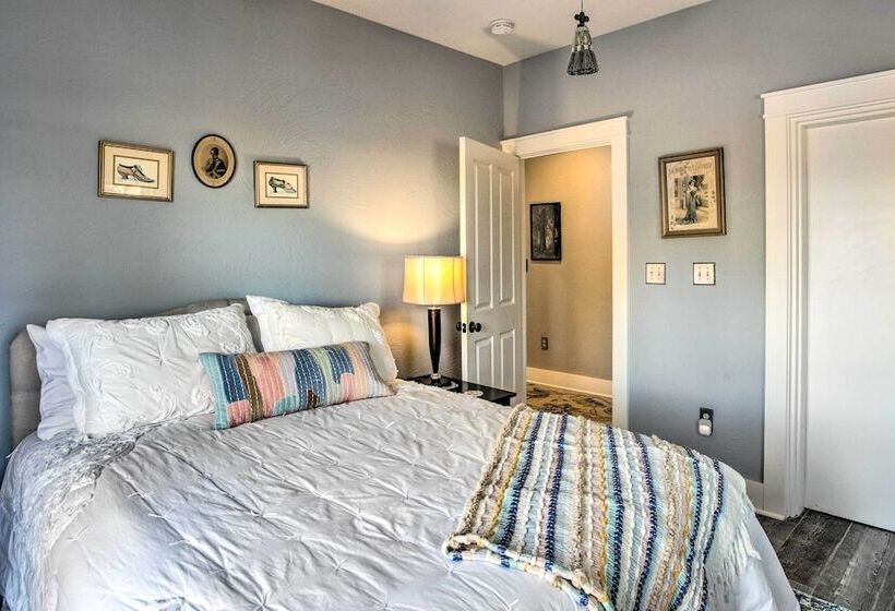 Spacious Kingston Home On Lake Texoma!