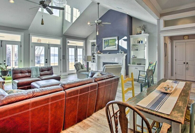 Spacious Kingston Home On Lake Texoma!