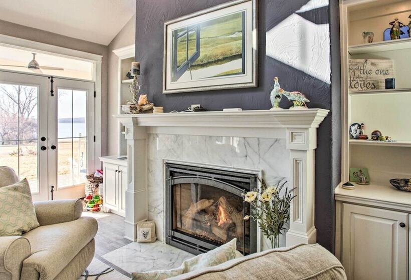 Spacious Kingston Home On Lake Texoma!