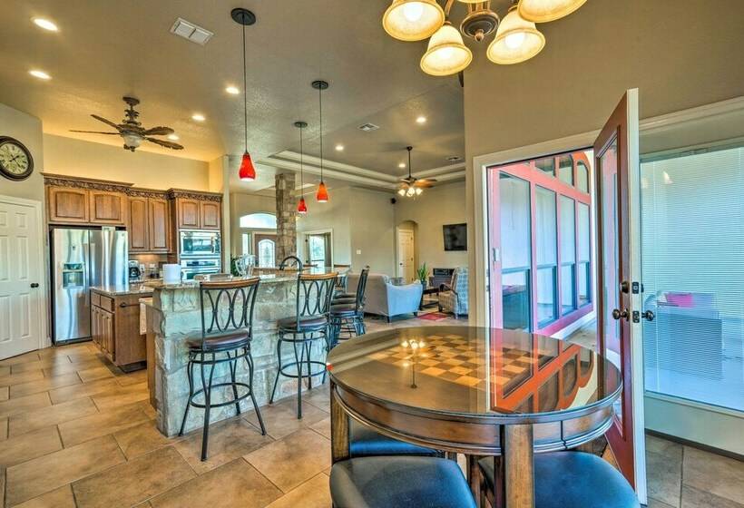 Pet Friendly La Vernia Home, 30 Mi To San Antonio