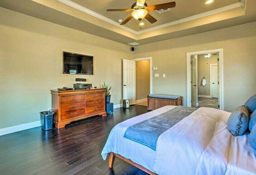 Pet Friendly La Vernia Home, 30 Mi To San Antonio