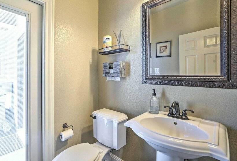 Pet Friendly La Vernia Home, 30 Mi To San Antonio