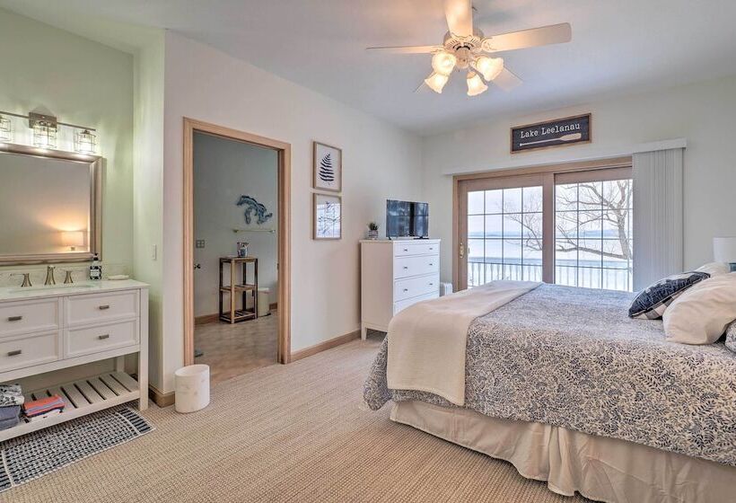 Spacious Lake Leelanau Cottage W/ Fire Pit!