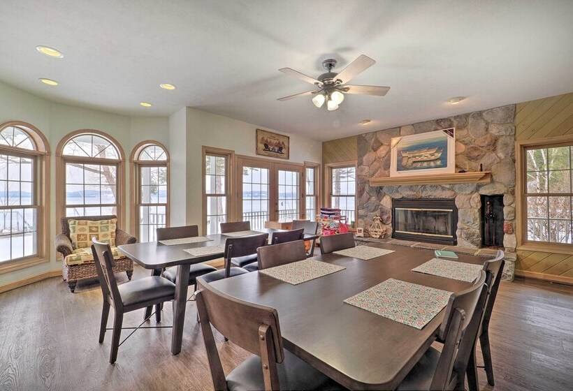 Spacious Lake Leelanau Cottage W/ Fire Pit!