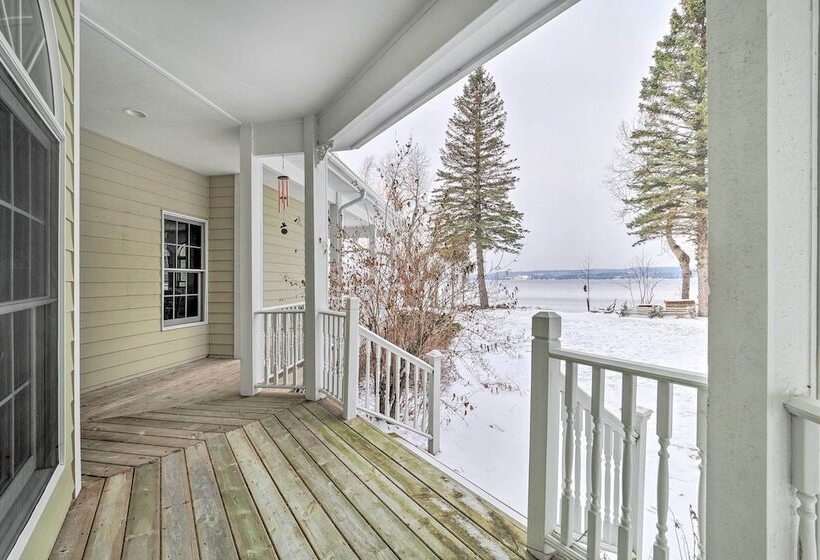 Spacious Lake Leelanau Cottage W/ Fire Pit!