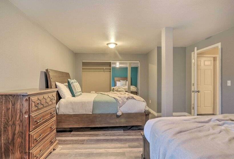 Spacious & Private Home W/ Lazy Mountain View