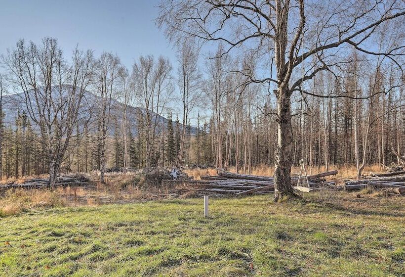 Spacious & Private Home W/ Lazy Mountain View