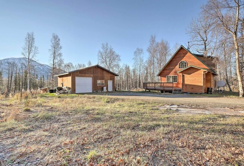 Spacious & Private Home W/ Lazy Mountain View