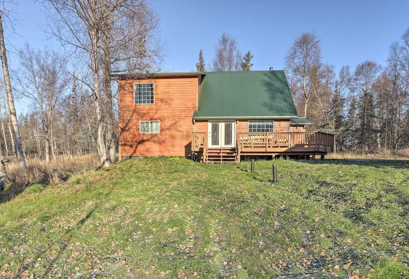 Spacious & Private Home W/ Lazy Mountain View