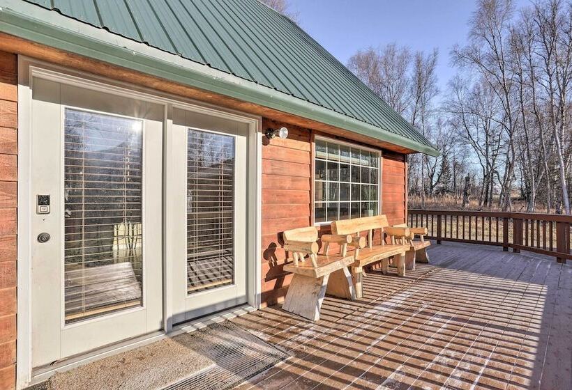 Spacious & Private Home W/ Lazy Mountain View