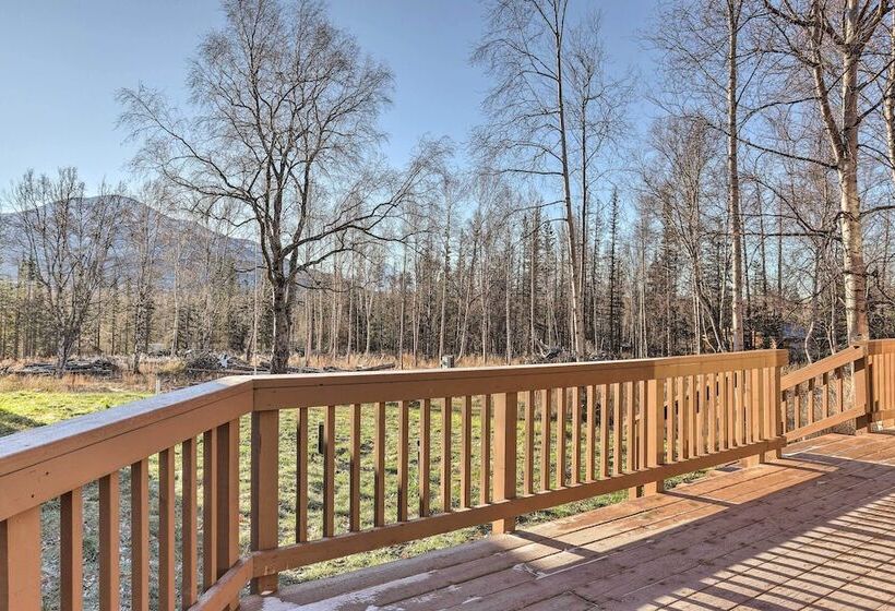 Spacious & Private Home W/ Lazy Mountain View