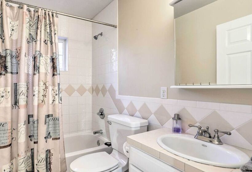 Spacious & Private Home W/ Lazy Mountain View