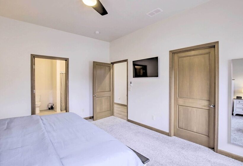 Spacious Recently Built Home < 1 Mi To Lake!