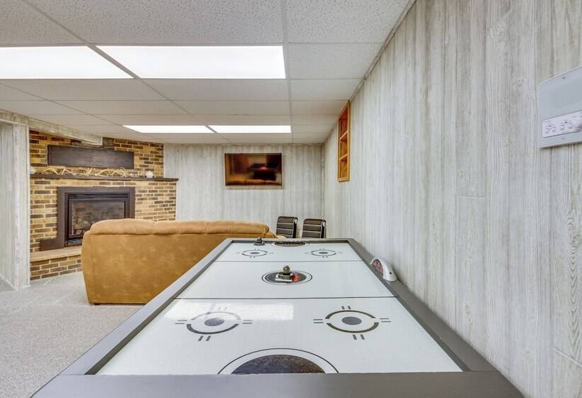 Spacious Verndale Home W/ Backyard Fire Pit!