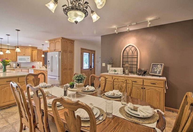 Spacious Verndale Home W/ Backyard Fire Pit!