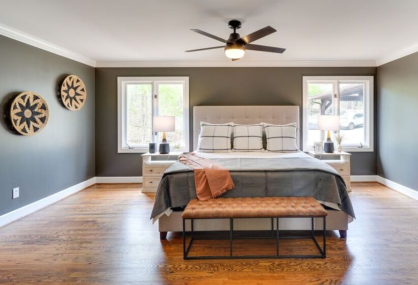 Spacious Waterfront Hyco Lake Retreat W/ Dock!